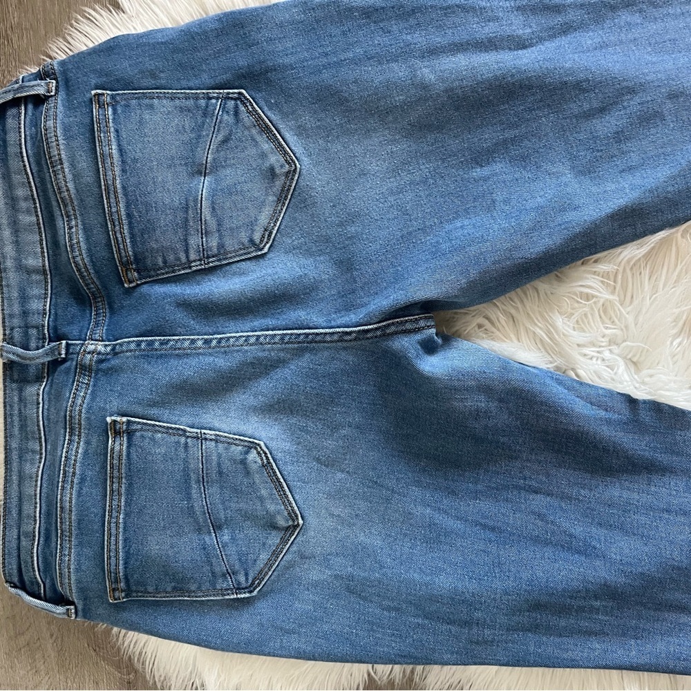 Driftwood Roxy cropped jean. Raw hem. Light blue denim. EUC. Size 30. - Picture 7 of 11